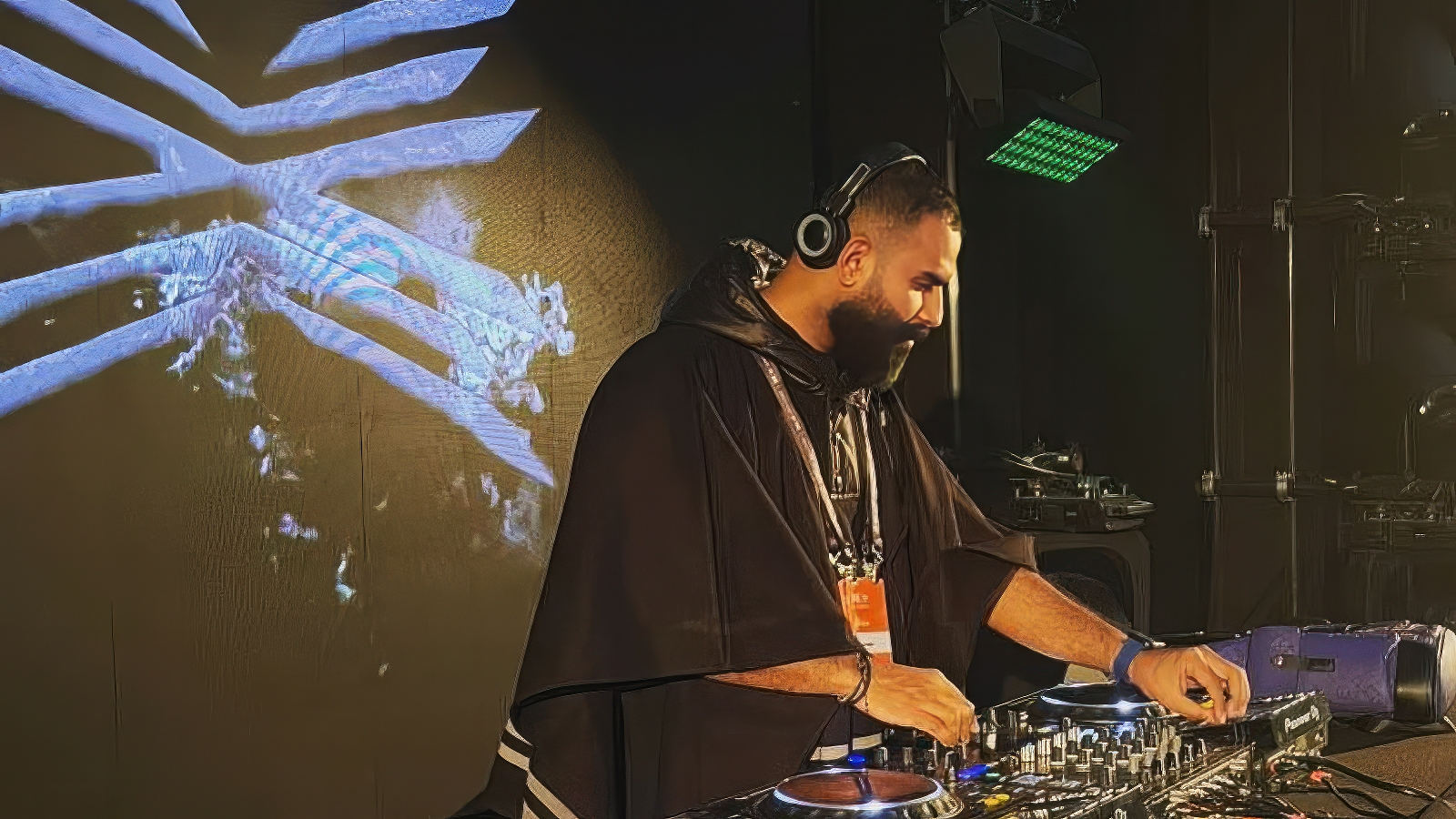 الملف الفني الرسمي لـ DJ SCOOB على منصة Platinumlist